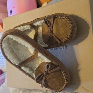 Toddler Girls 11 Brown Faux-Suede Moccasin Slippers with Sherpa Lining